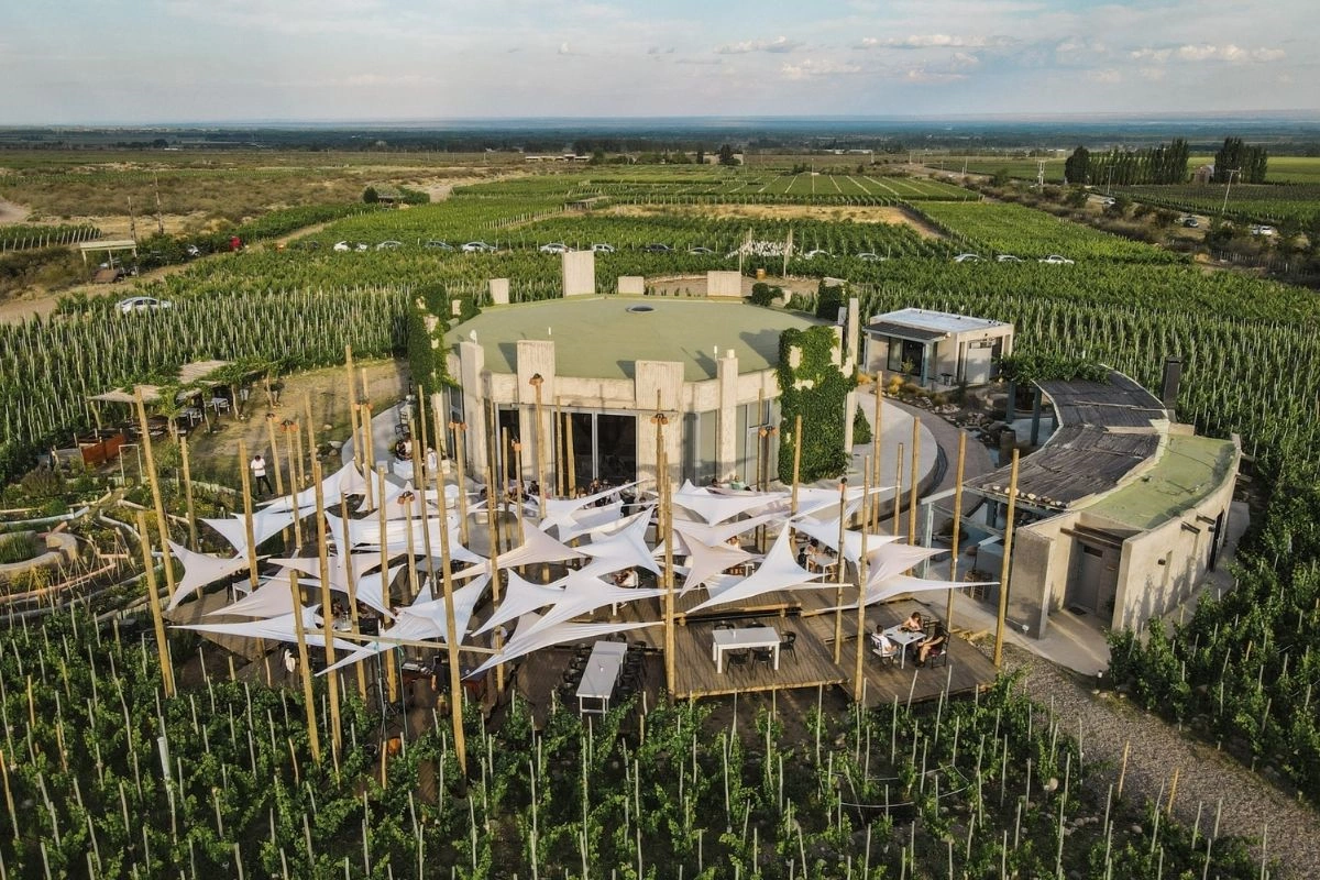 Experiencia turismo en bodega super uco en mendoza